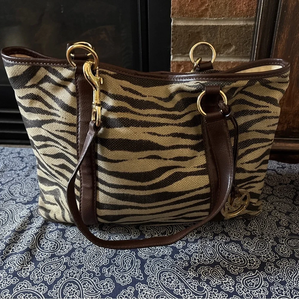 MICHAEL KORS Large Zebra Print Tote Bag w/ Detachable Wristlet | Snap Closure - Picture 1 of 13